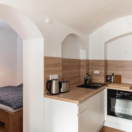 Appartement Gewoelbewohnung Mit Terrasse *