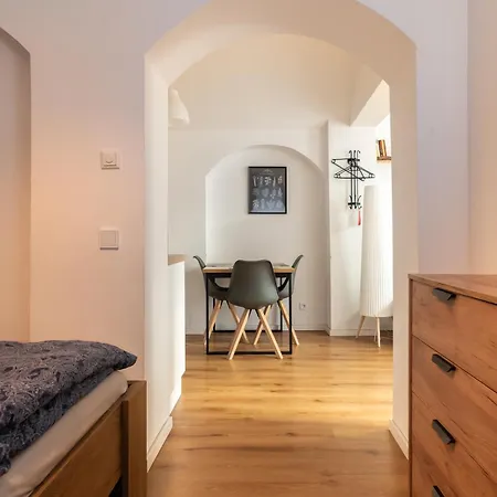 Gewoelbewohnung Mit Terrasse