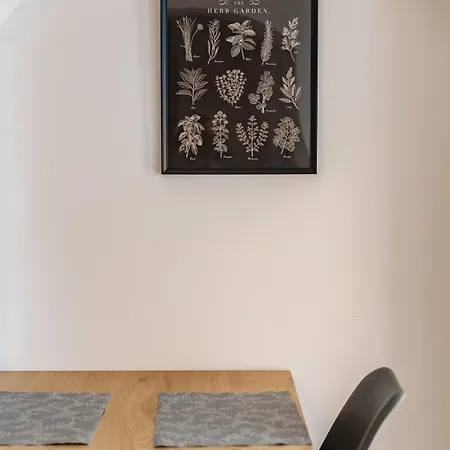 Gewoelbewohnung Mit Terrasse