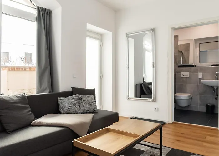 Gewoelbewohnung Mit Terrasse Lägenhet