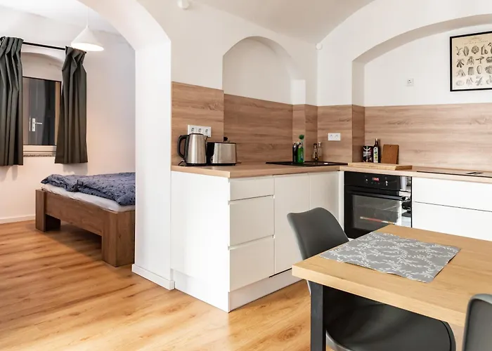 Gewoelbewohnung Mit Terrasse Lägenhet *