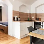 Gewoelbewohnung Mit Terrasse شقة *