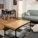 Gewoelbewohnung Mit Terrasse دريسدن