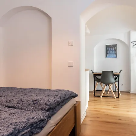 Gewoelbewohnung Mit Terrasse شقة *